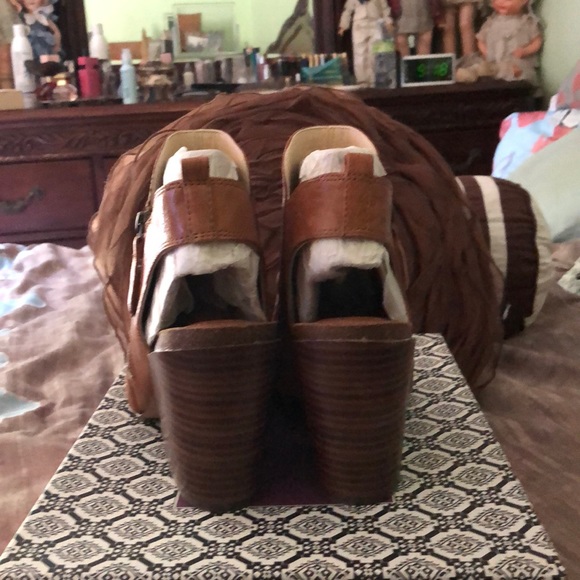 Isola Iliana Size 9.5 Luggage color BEAUTIFUL🌸BNT - Picture 3 of 6